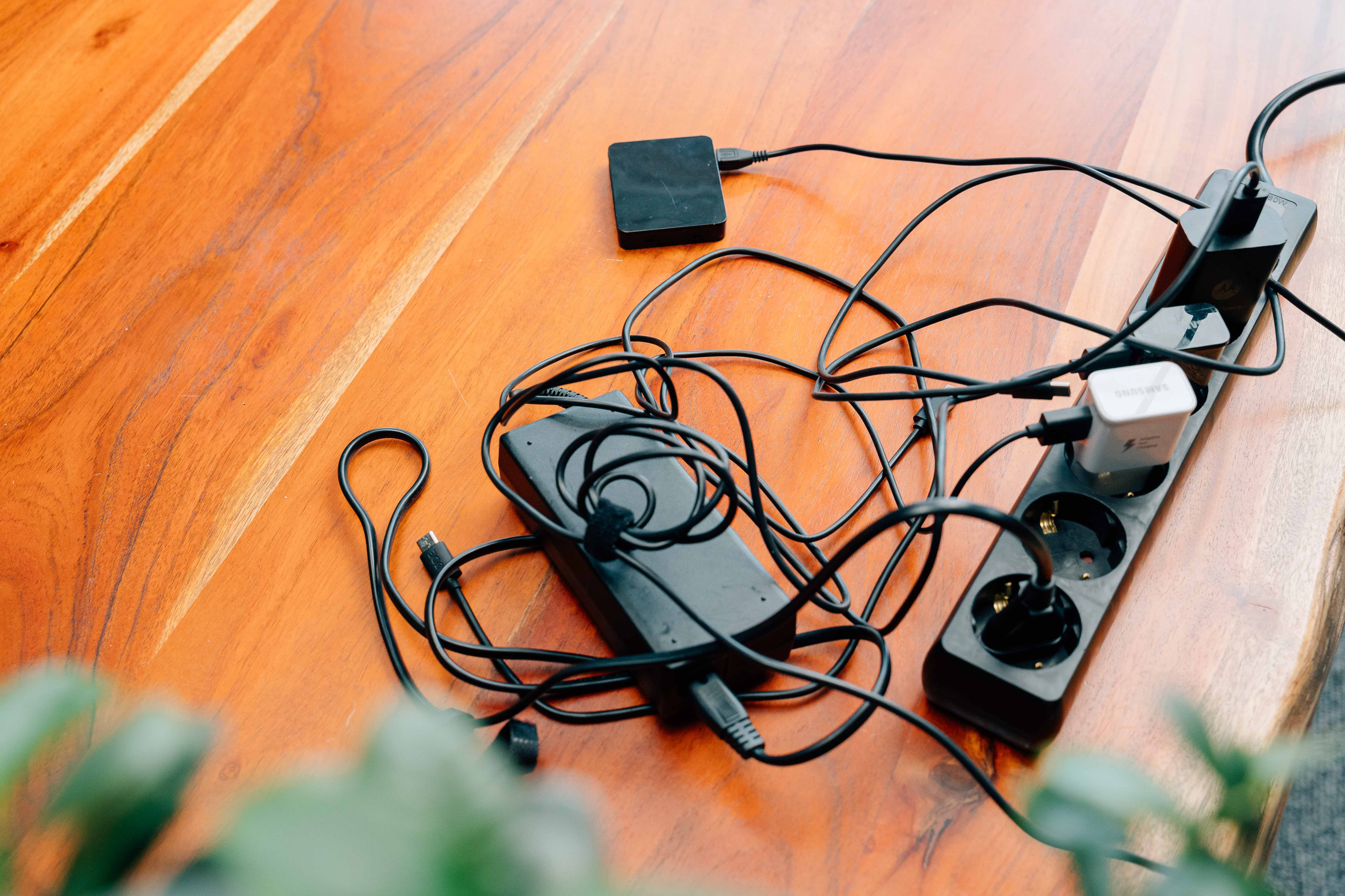 Verbatim Lifestyle Pictures Cables Nov 2024 Df1