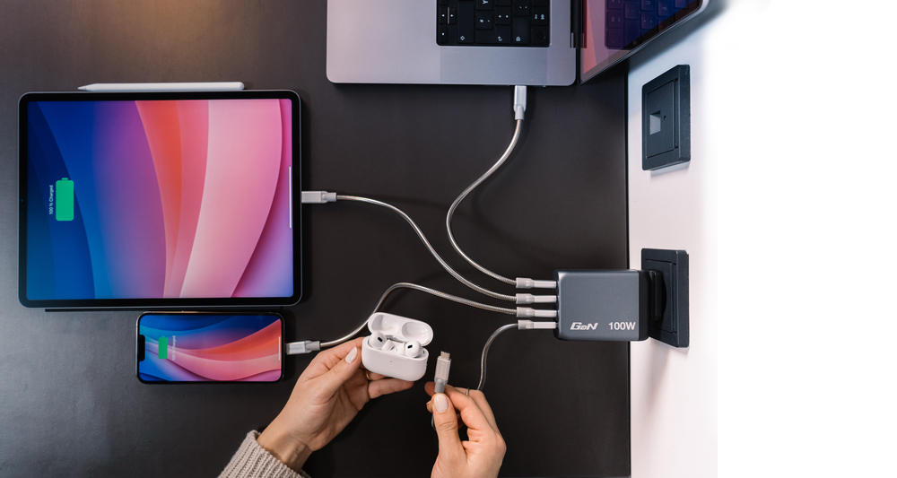 100W 4portová GaN nabíječka do sítě 2 × USB-C® PD 100W / 1 × USB-C® PD 65 W / 1 × USB-A QC 3.0 (EU/UK/US)