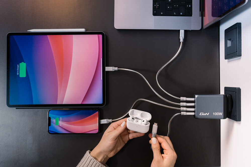 Verbatim Lifestyle Pictures Gan Chargers Shooting September 2023 32202 Ab 6