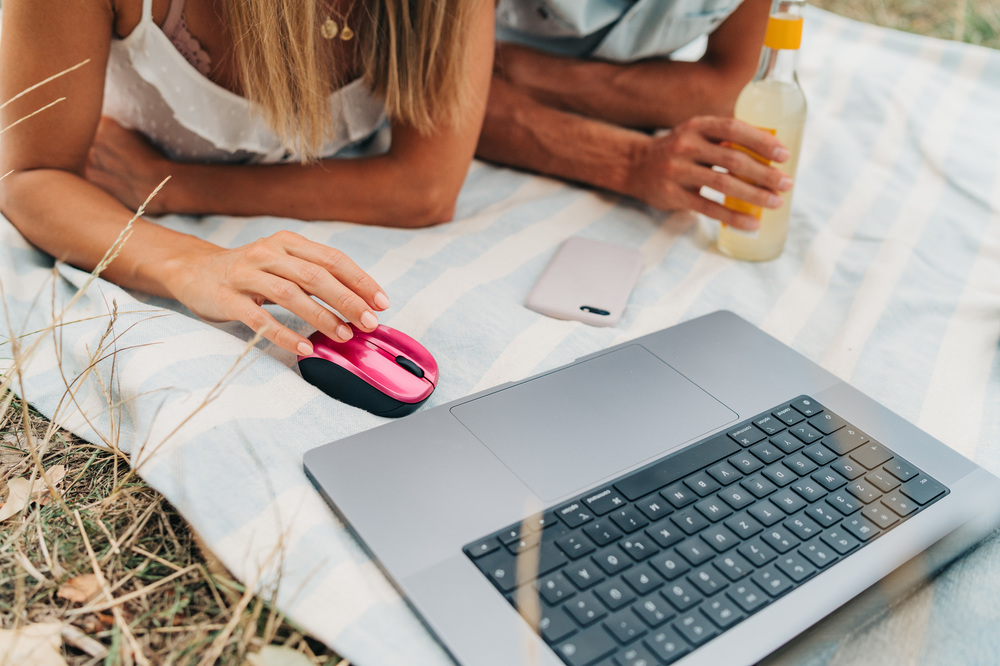 GO NANO Wireless Mouse - Hot Pink