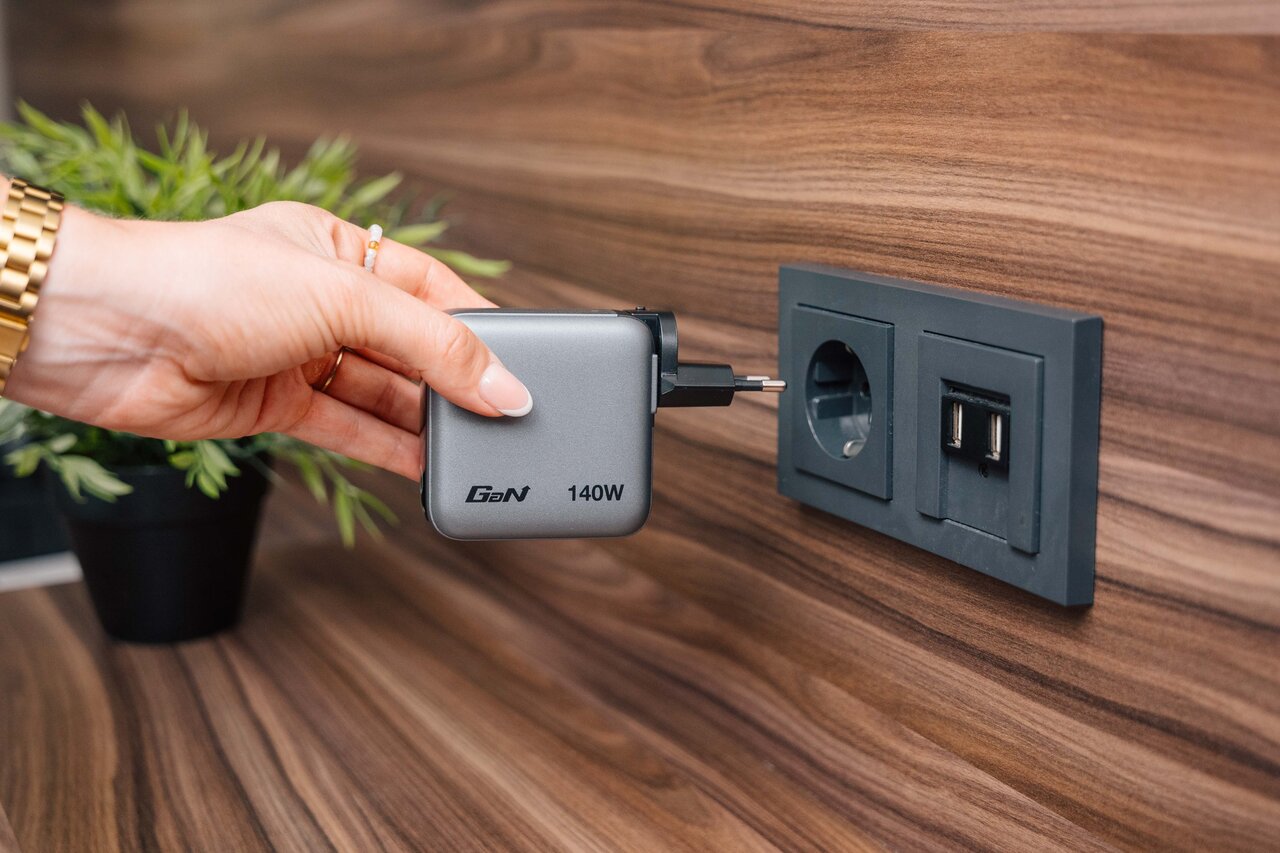 Gan Charger With Display 30240 July 2026 Df 3