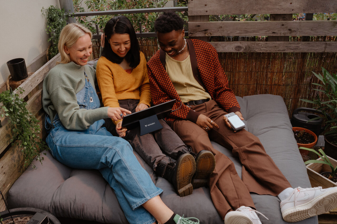 Verbatim Lifestyle Pictures Power Banks Shooting February 2024 49591 32244 Ab