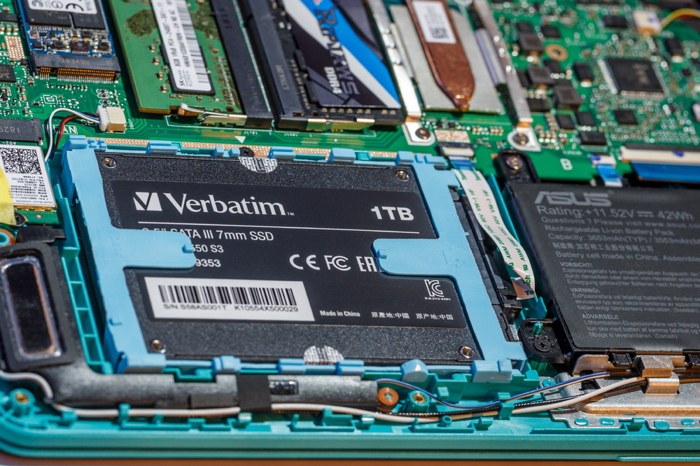 Verbatim Vi550 S3 SSD 49350 49351 49352 49353 Lifestyle01