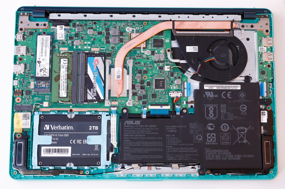 Verbatim Vi550 S3 SSD 49354 Lifestyle03